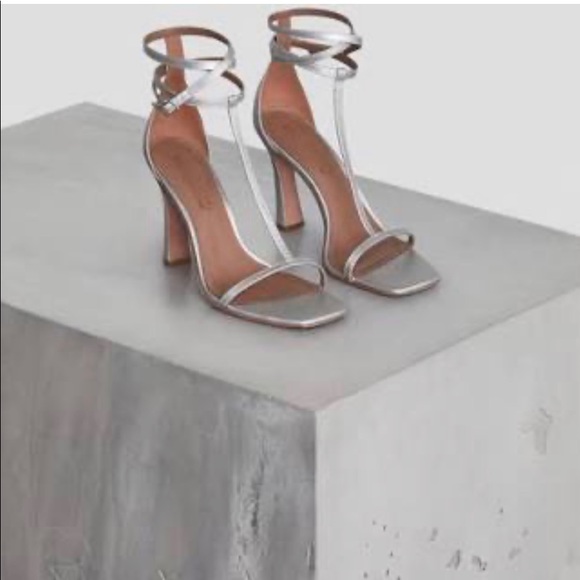 BCBGMAXAZRIA T-Strap Dull Silver Leather Heels Sandals Size 6 NEW - Picture 1 of 8
